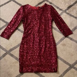 Dark red sequin bodycon dress with 3/4 sleeves